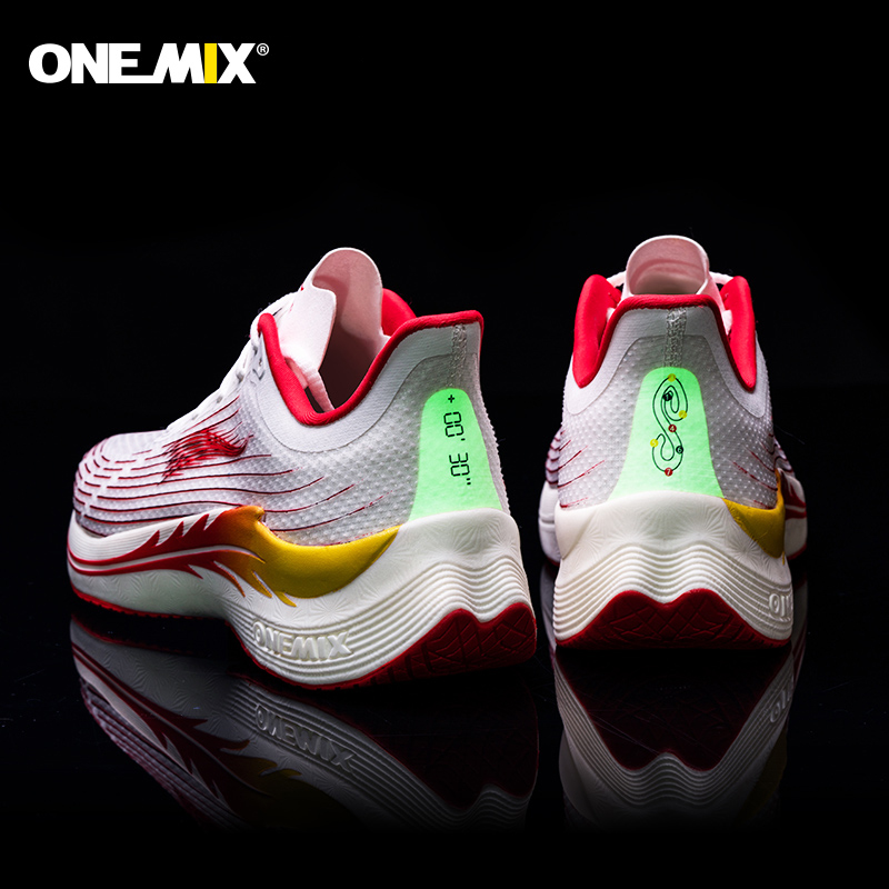 ONEMIX 남성용 운동화 통기성 레이싱 스포츠 신발  - Reflective Night Running Shoes 리뷰 및 가격